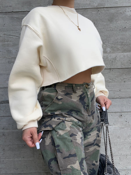 Cropped sweatshirt (cream)