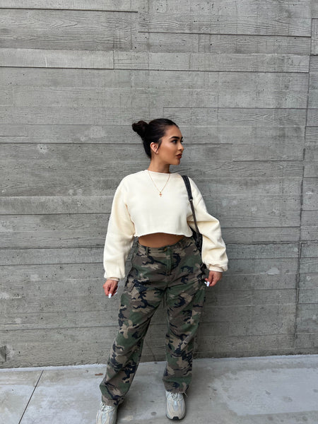 Cropped sweatshirt (cream)