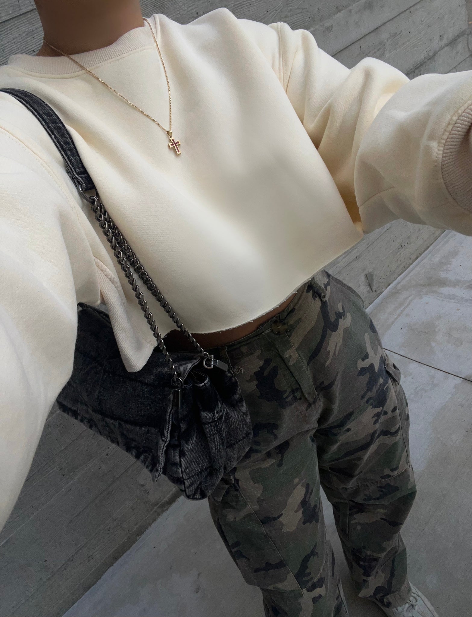 Cropped sweatshirt (cream)