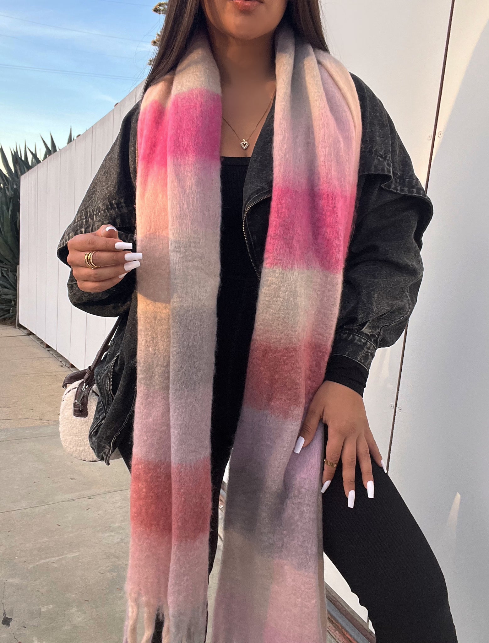 Fringed scarf (pink)